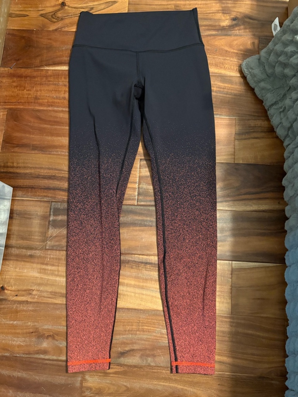 Lululemon Ombre Speckle Leggings Size 8 Black Red High Rise Yoga Pants (1230)